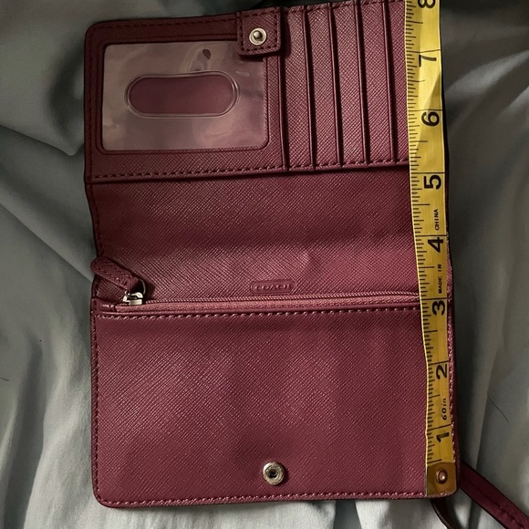 Coach medium-plum purple wallet crossbody - Picture 6 of 7